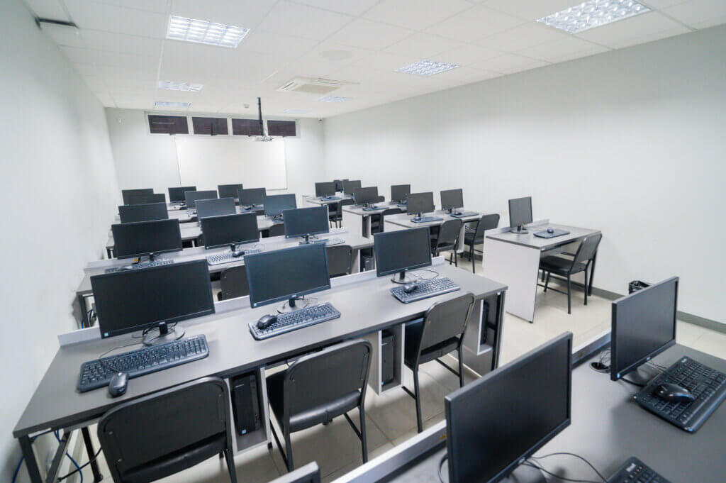 Estudiar Ingeniería en Sistemas de Computación en universidad privada