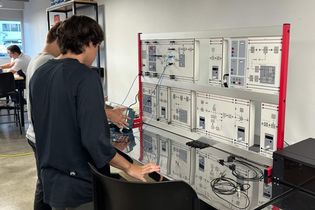 Estudiar Ingeniería en Telecomunicaciones en universidad privada