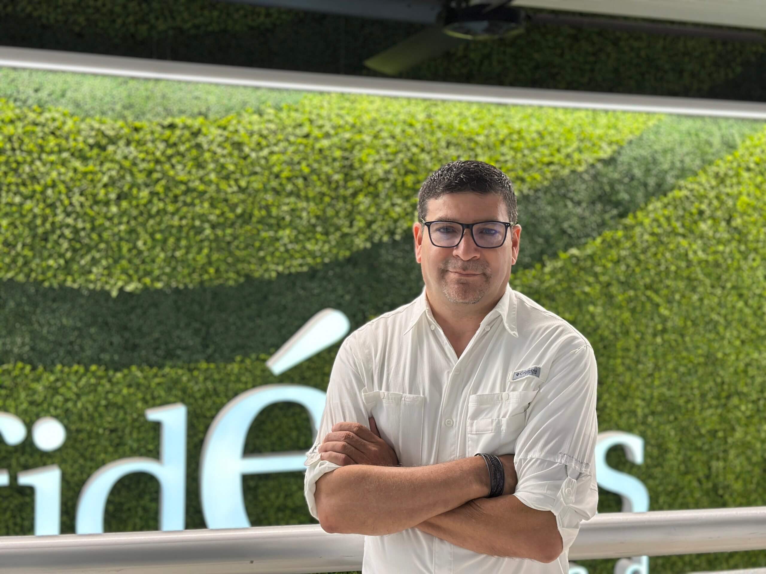 Alexander Brenes pudo aprender inglés en la Academia de Inglés de U Fidélitas